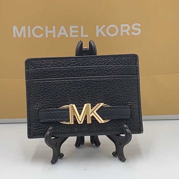 Michael Kors Handbags - MICHAEL KORS
Reed Large Pebbled Leather Card Holder
Case Wallet
COLOR: BLACK